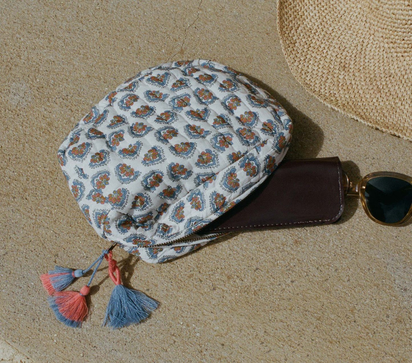 HMD -- HOLLOWAY PETITE QUILTED POUCH -- SEA SALT BEDFORD PAISLEY