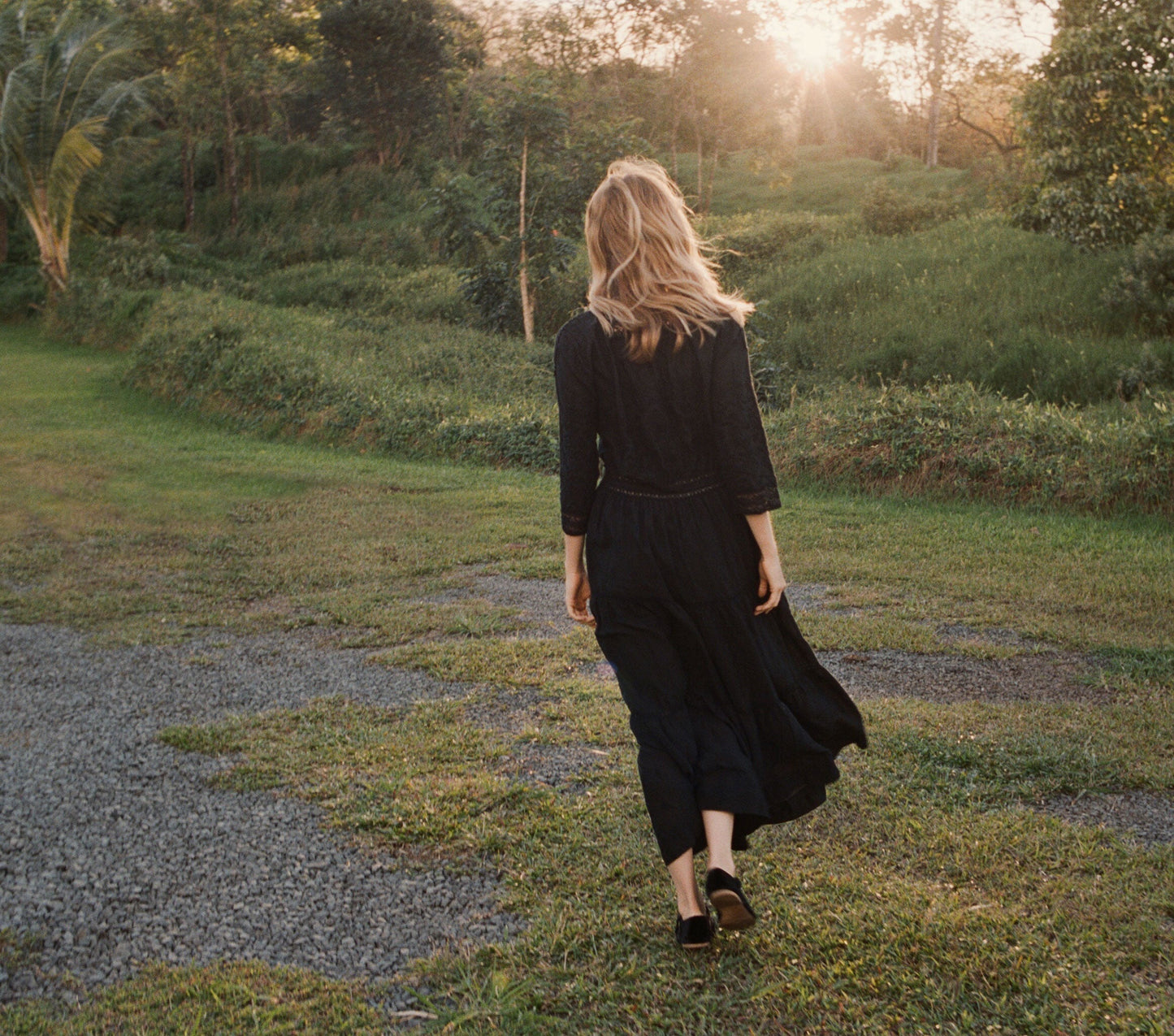 HMD -- PROVENCAL DRESS -- BLACK