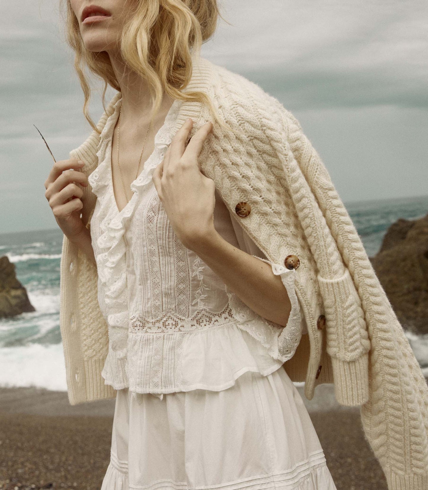 HMD -- MERCINA CARDIGAN -- IVORY