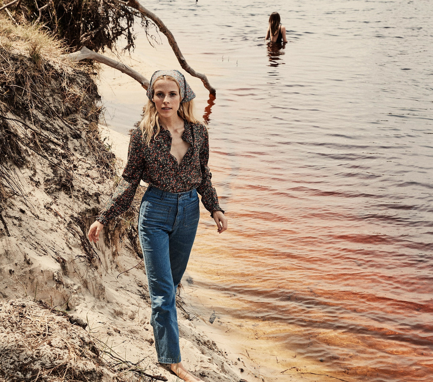 HMD -- SWAN TOP -- BLACK PETIT JARDIN PRINT