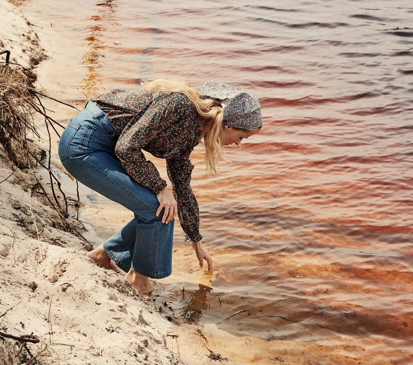 HMD -- SWAN TOP -- BLACK PETIT JARDIN PRINT