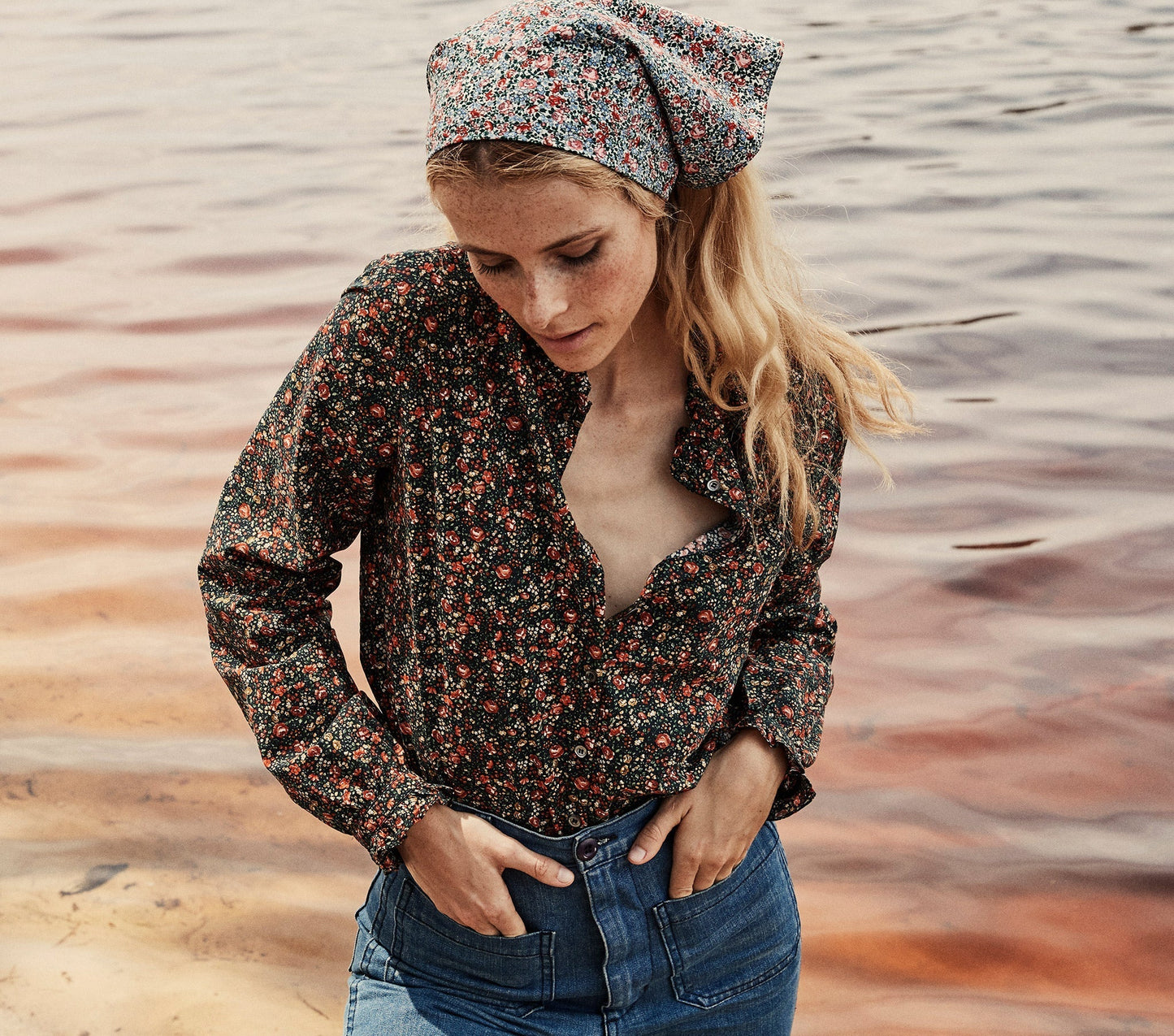 HMD -- SWAN TOP -- BLACK PETIT JARDIN PRINT