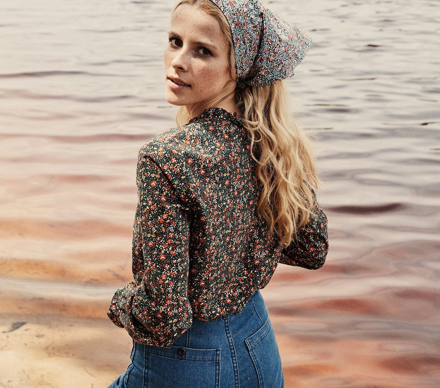 HMD -- SWAN TOP -- BLACK PETIT JARDIN PRINT