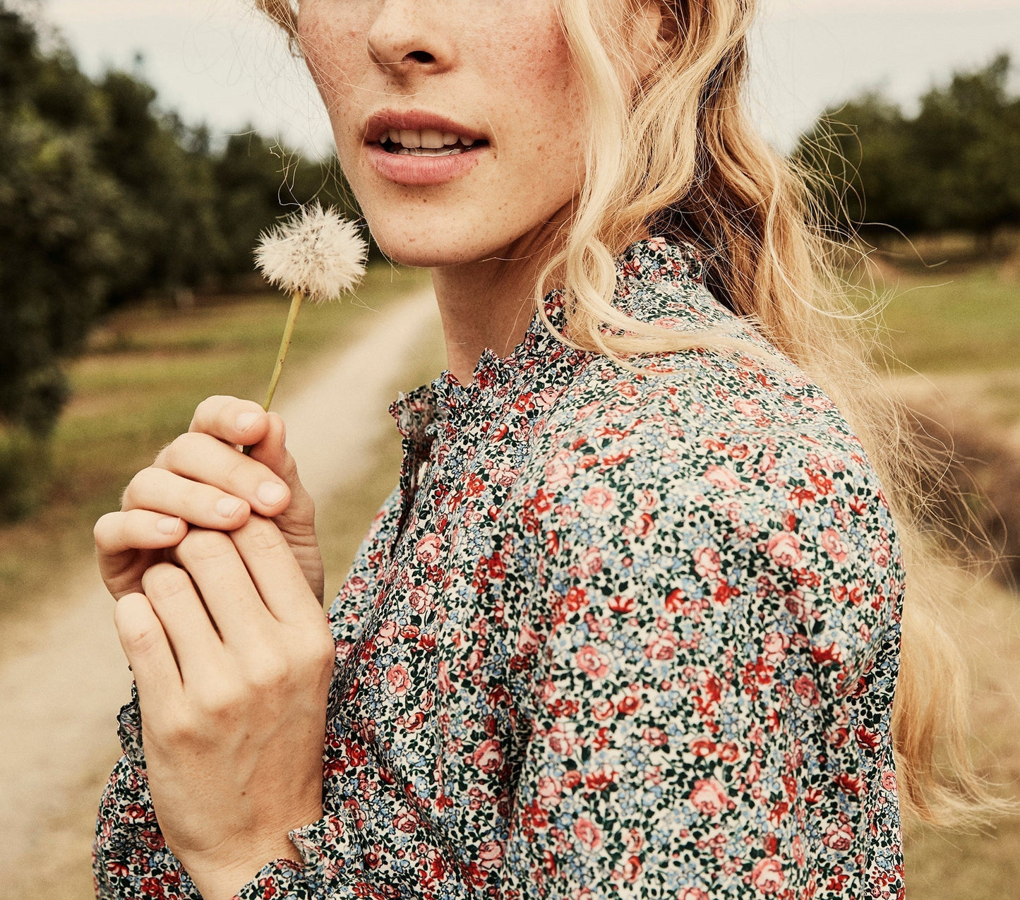 HMD -- SWAN TOP -- WHITE PETIT JARDIN PRINT