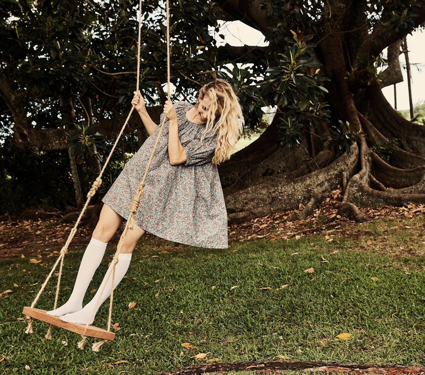 HMD -- CHESTNUT DRESS -- WHITE PETIT JARDIN PRINT