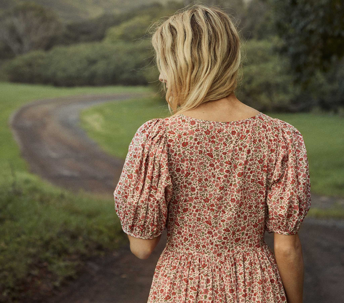 HMD -- ABRIELLE DRESS -- CORAL POPPY BELL FLORAL