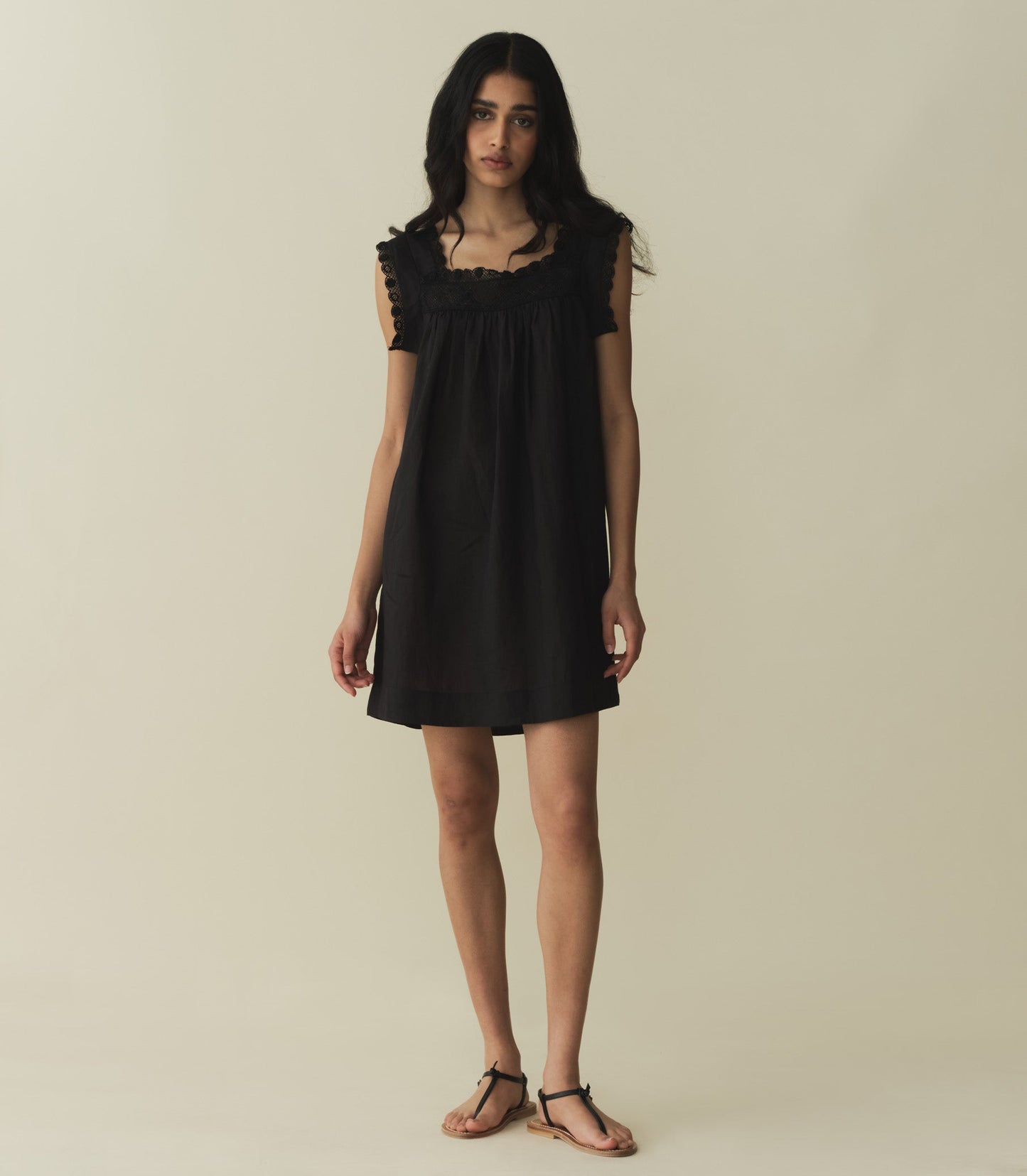 HMD -- ALMADIA DRESS -- BLACK