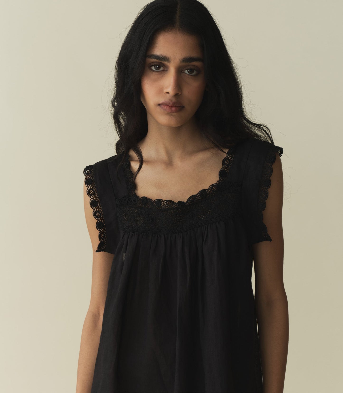 HMD -- ALMADIA DRESS -- BLACK