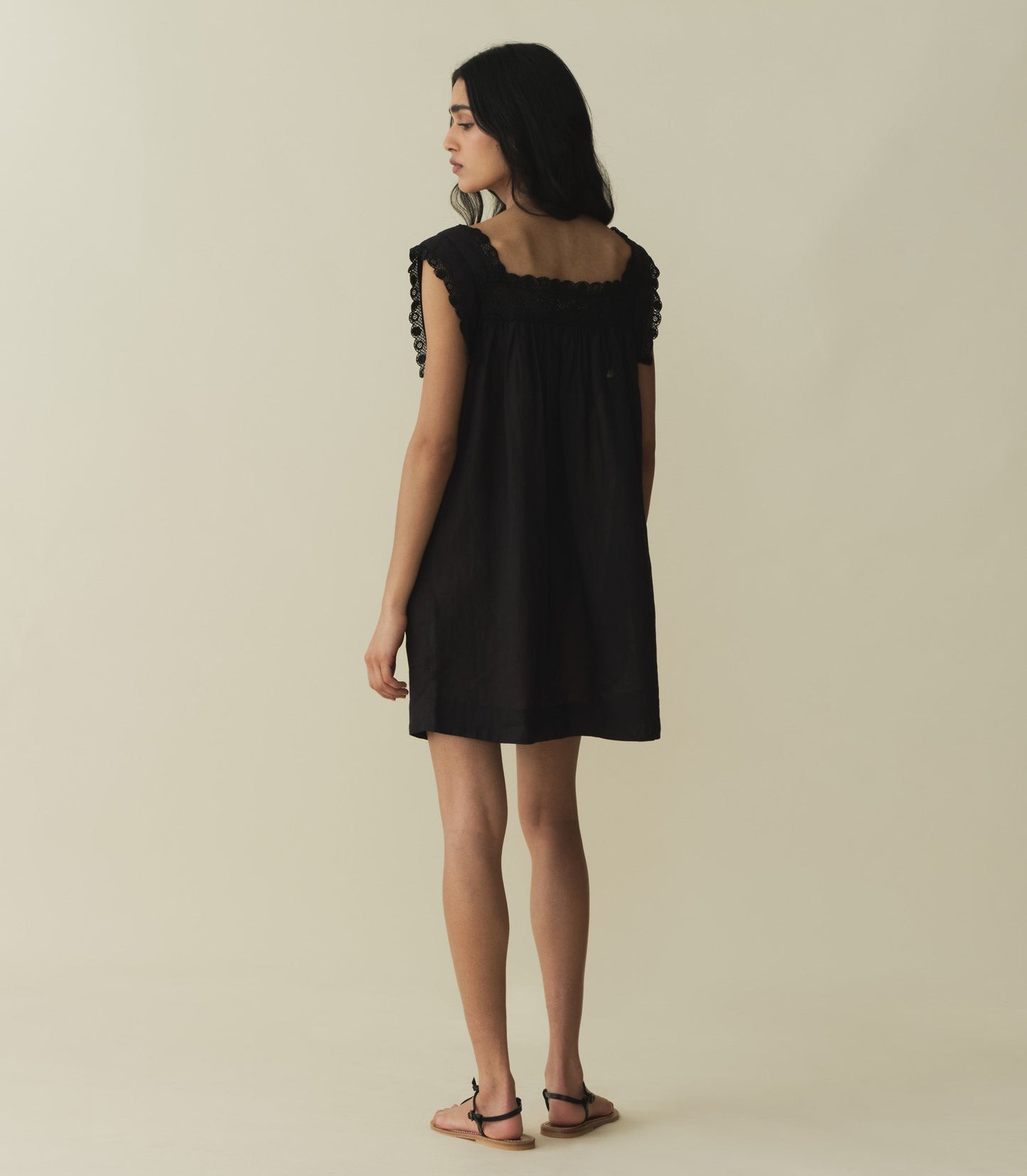 HMD -- ALMADIA DRESS -- BLACK