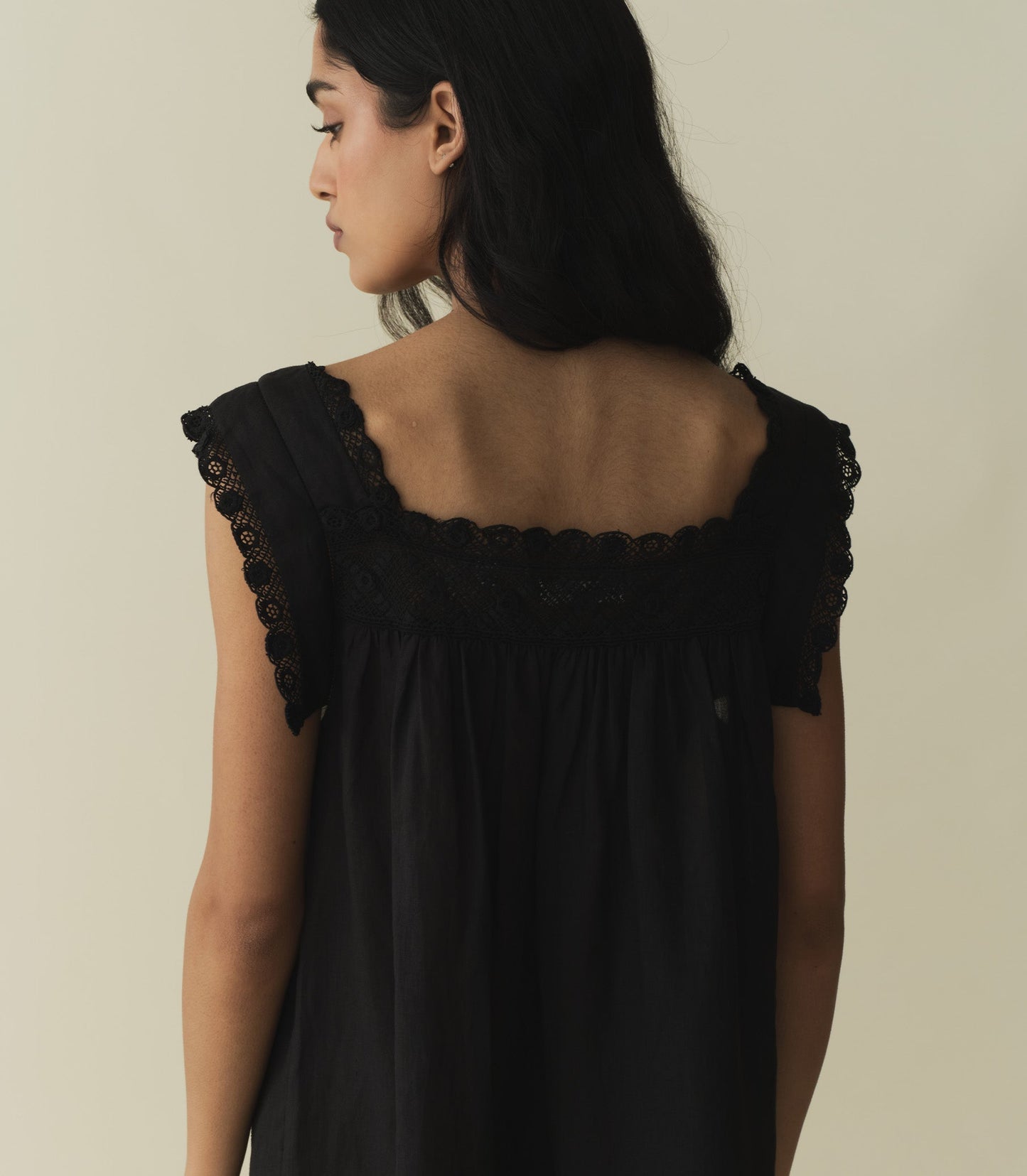 HMD -- ALMADIA DRESS -- BLACK