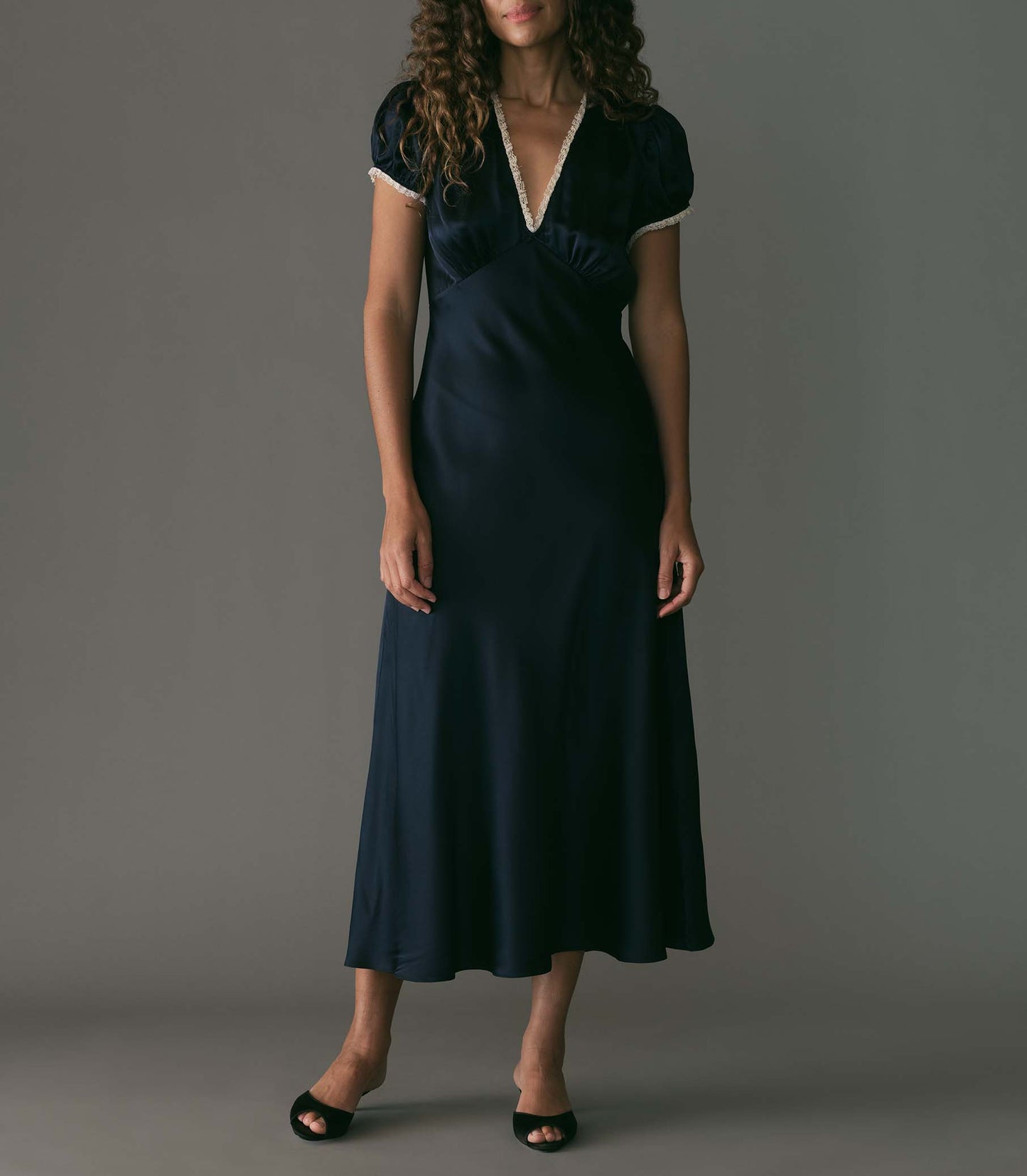 HMD -- CERELIA DRESS -- DEEP NAVY