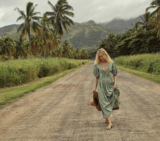HMD -- ASHEVILLE DRESS -- GREEN COTTAGE DAISY FLORAL
