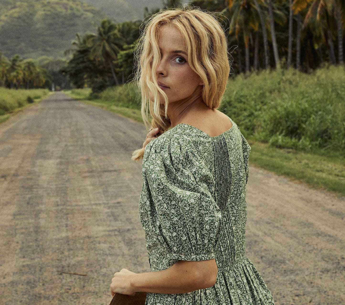 HMD -- ASHEVILLE DRESS -- GREEN COTTAGE DAISY FLORAL