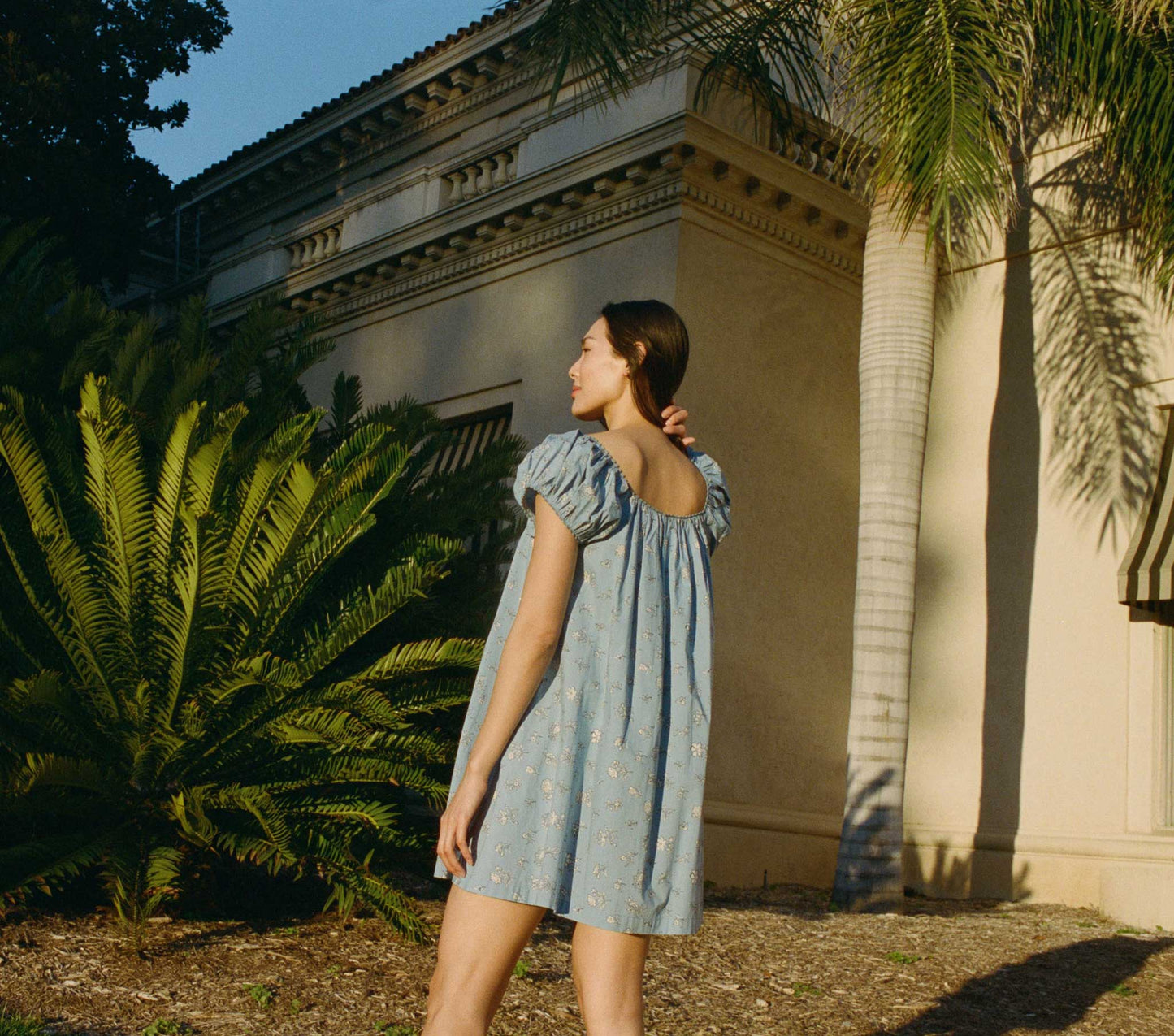 HMD -- JULIE DRESS -- SKY BOUTON DE ROSE