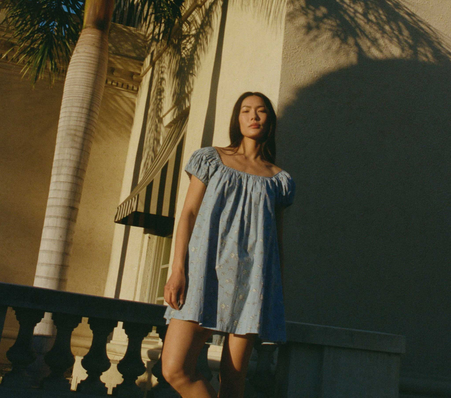 HMD -- JULIE DRESS -- SKY BOUTON DE ROSE