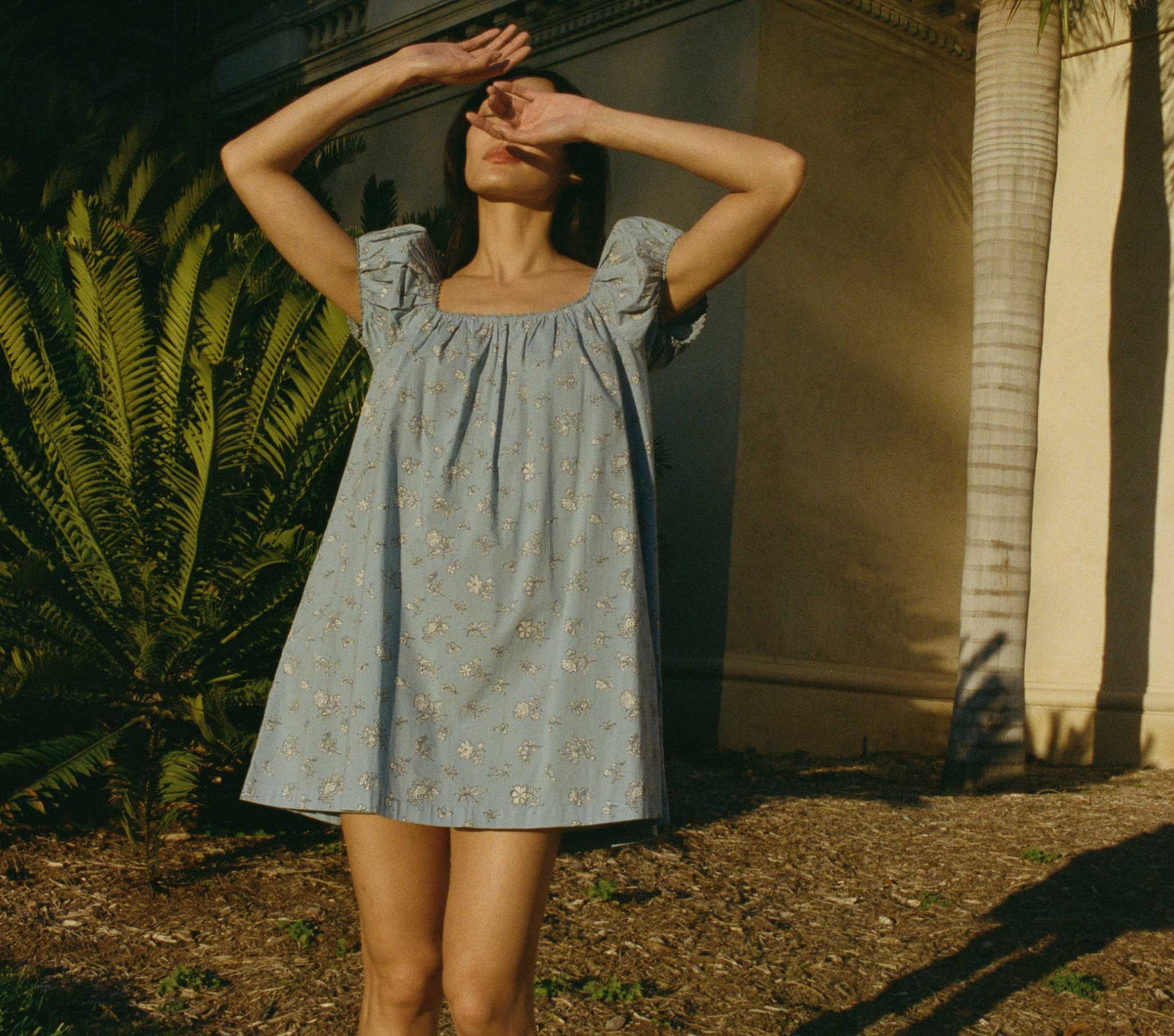 HMD -- JULIE DRESS -- SKY BOUTON DE ROSE