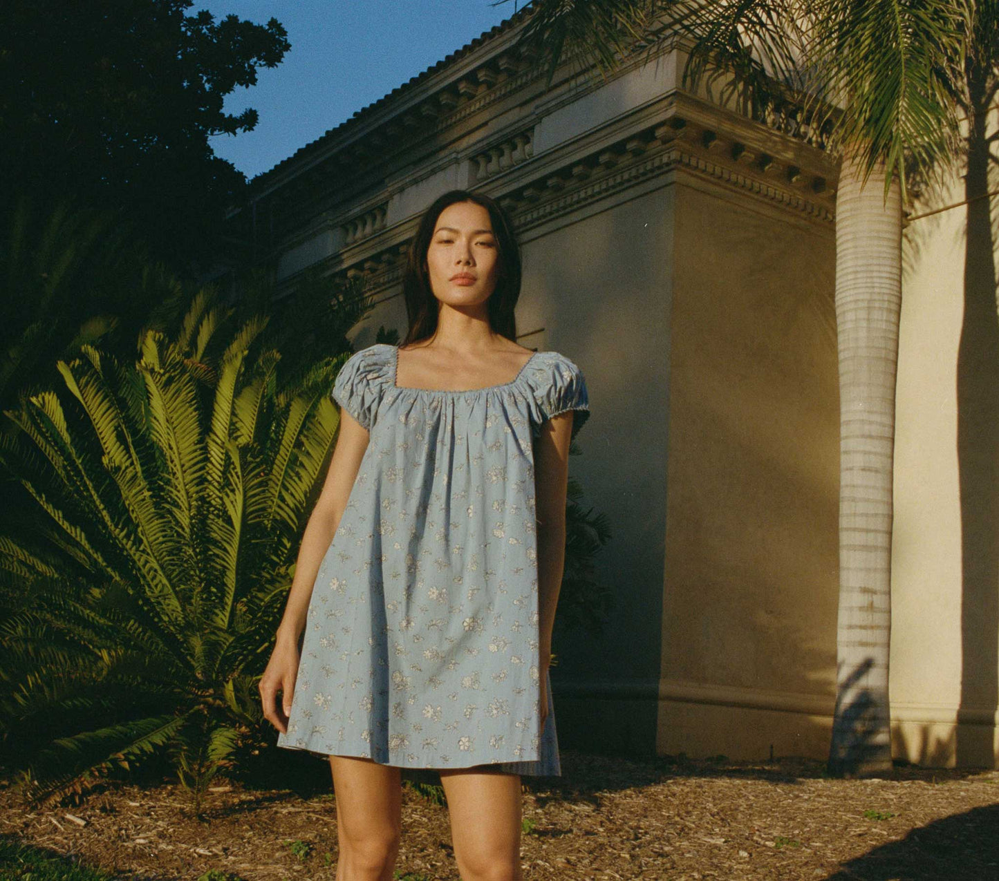 HMD -- JULIE DRESS -- SKY BOUTON DE ROSE