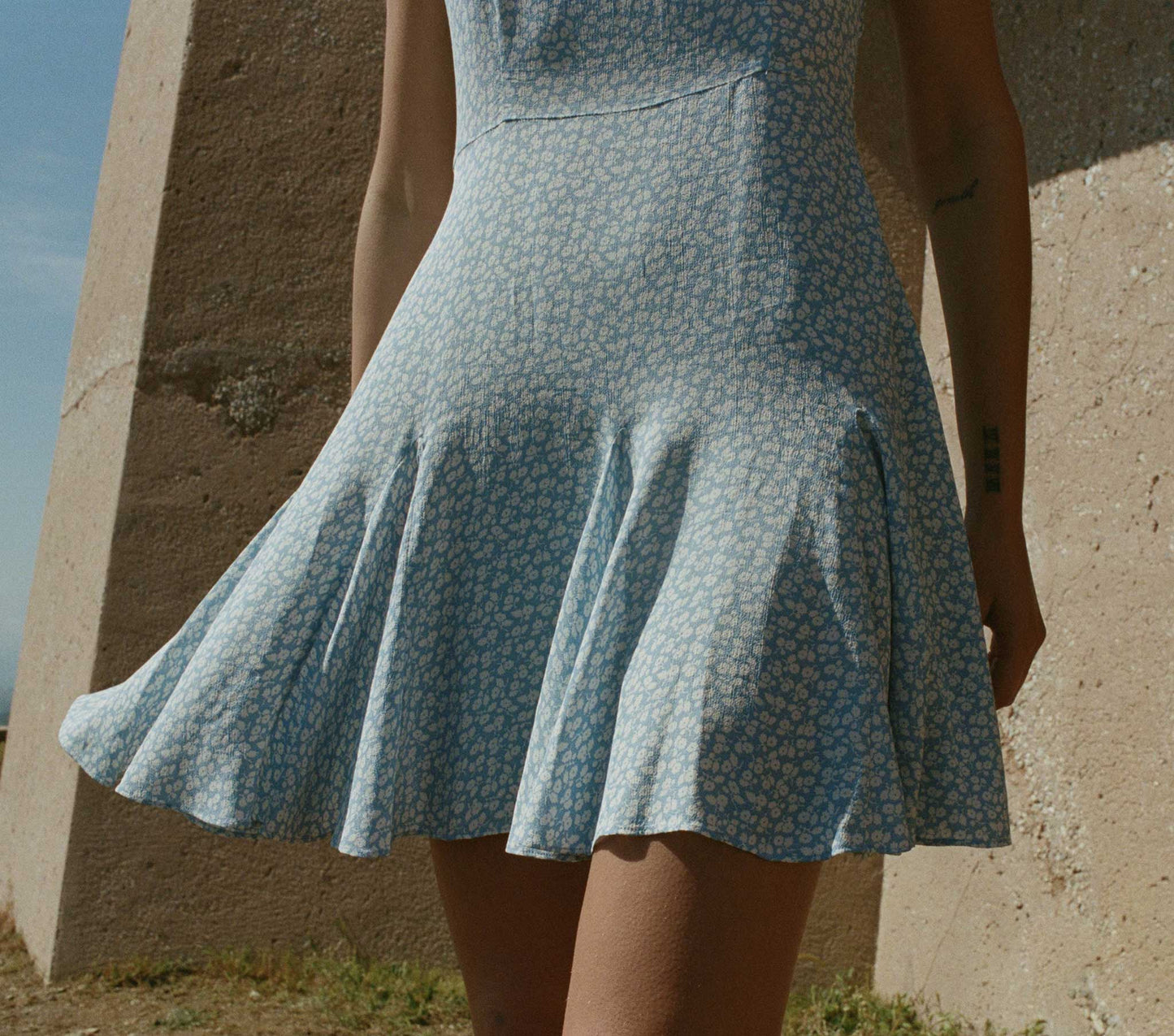 HMD -- PORTO DRESS -- CERULEAN HILLSIDE BLOOM