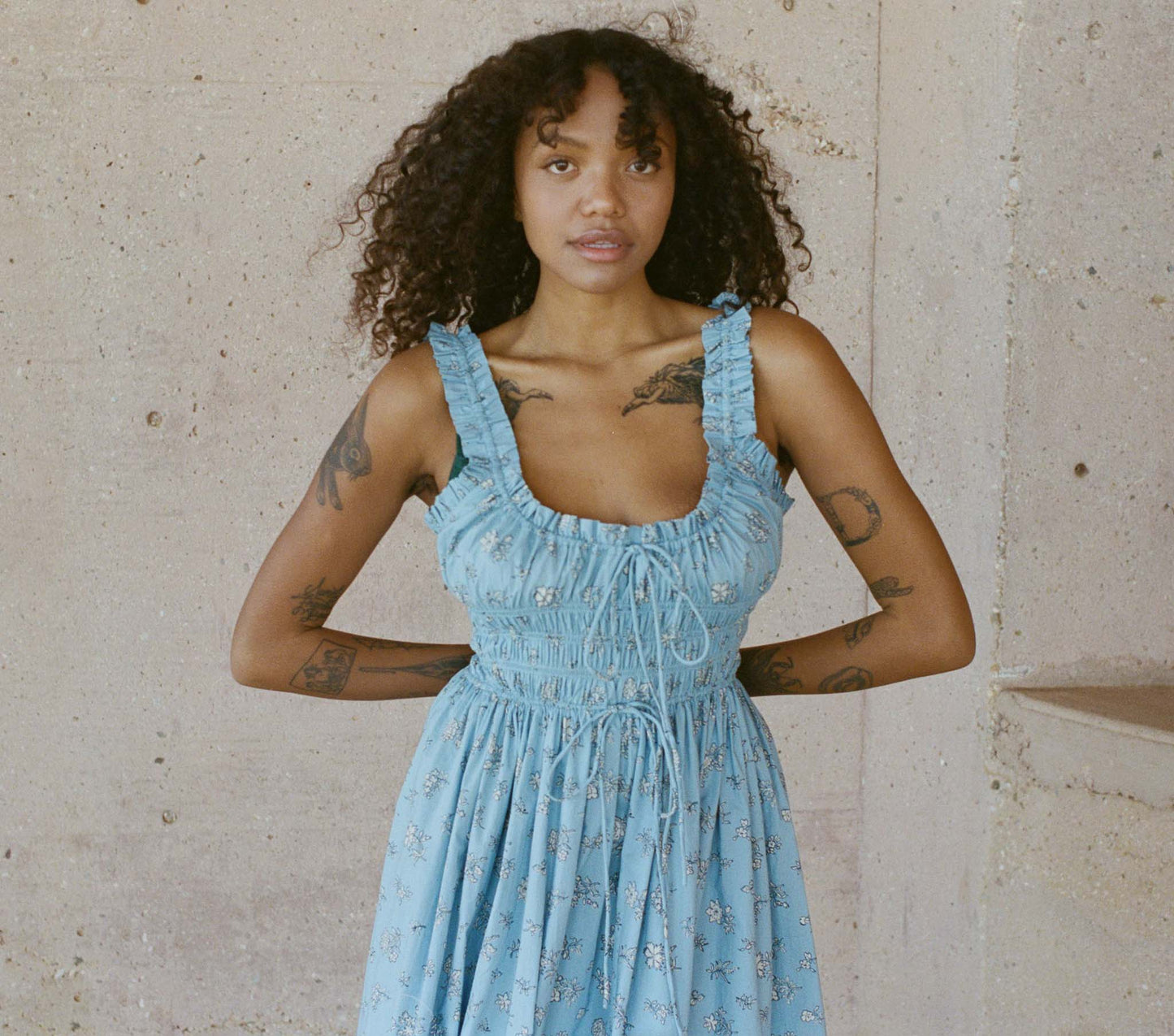 HMD -- EMMARETTA DRESS -- SKY BOUTON DE ROSE