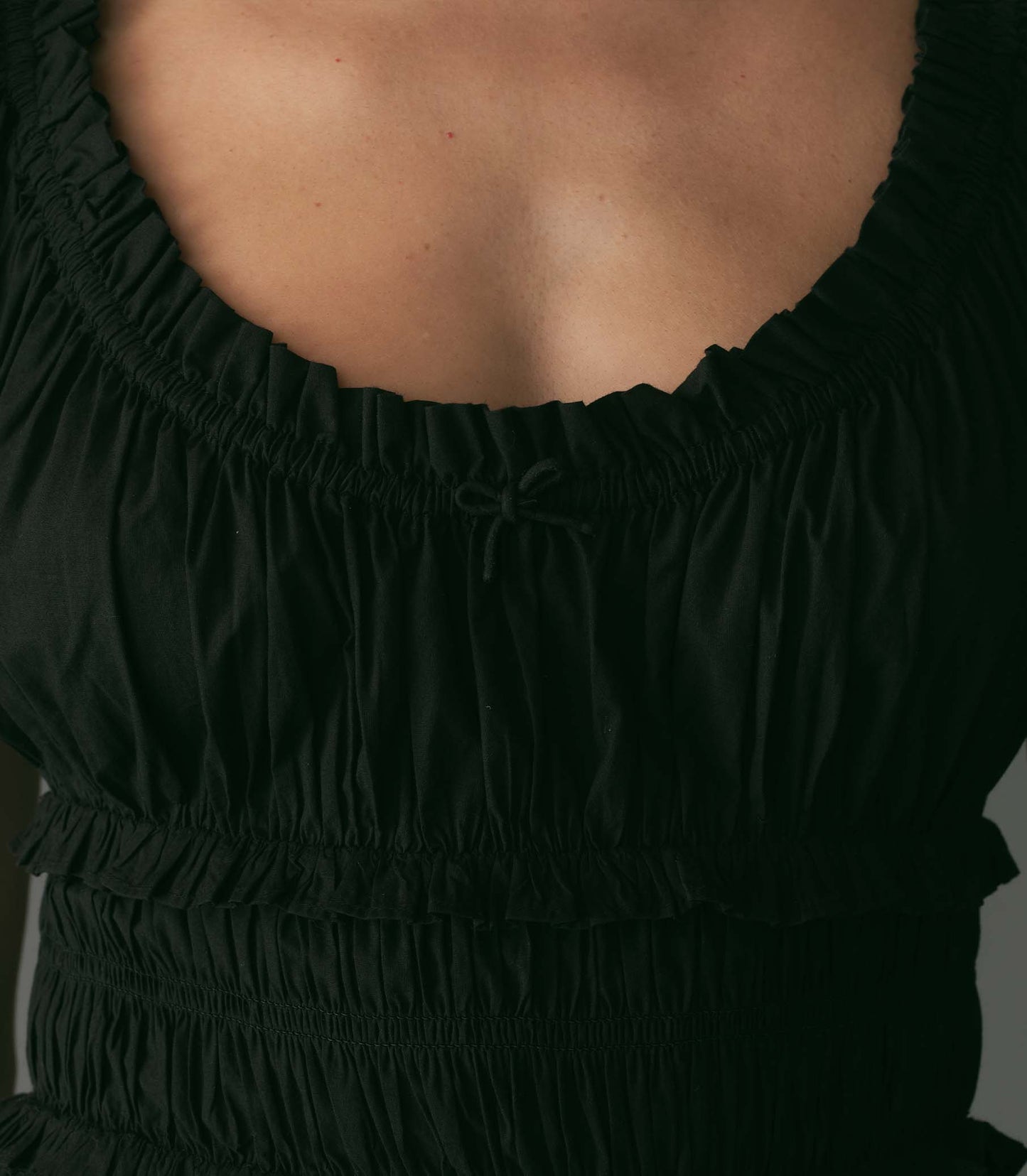 HMD -- LEANNE DRESS -- BLACK