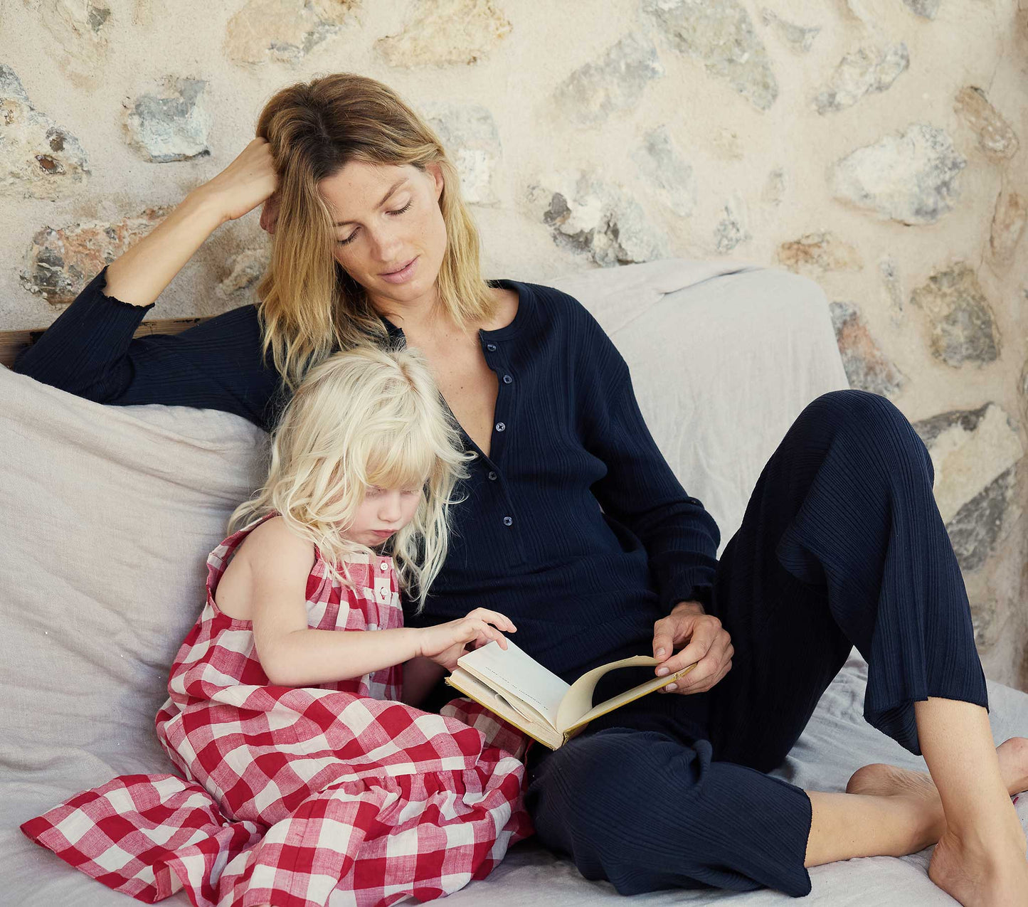 HMD -- THEA TEE -- NAVY