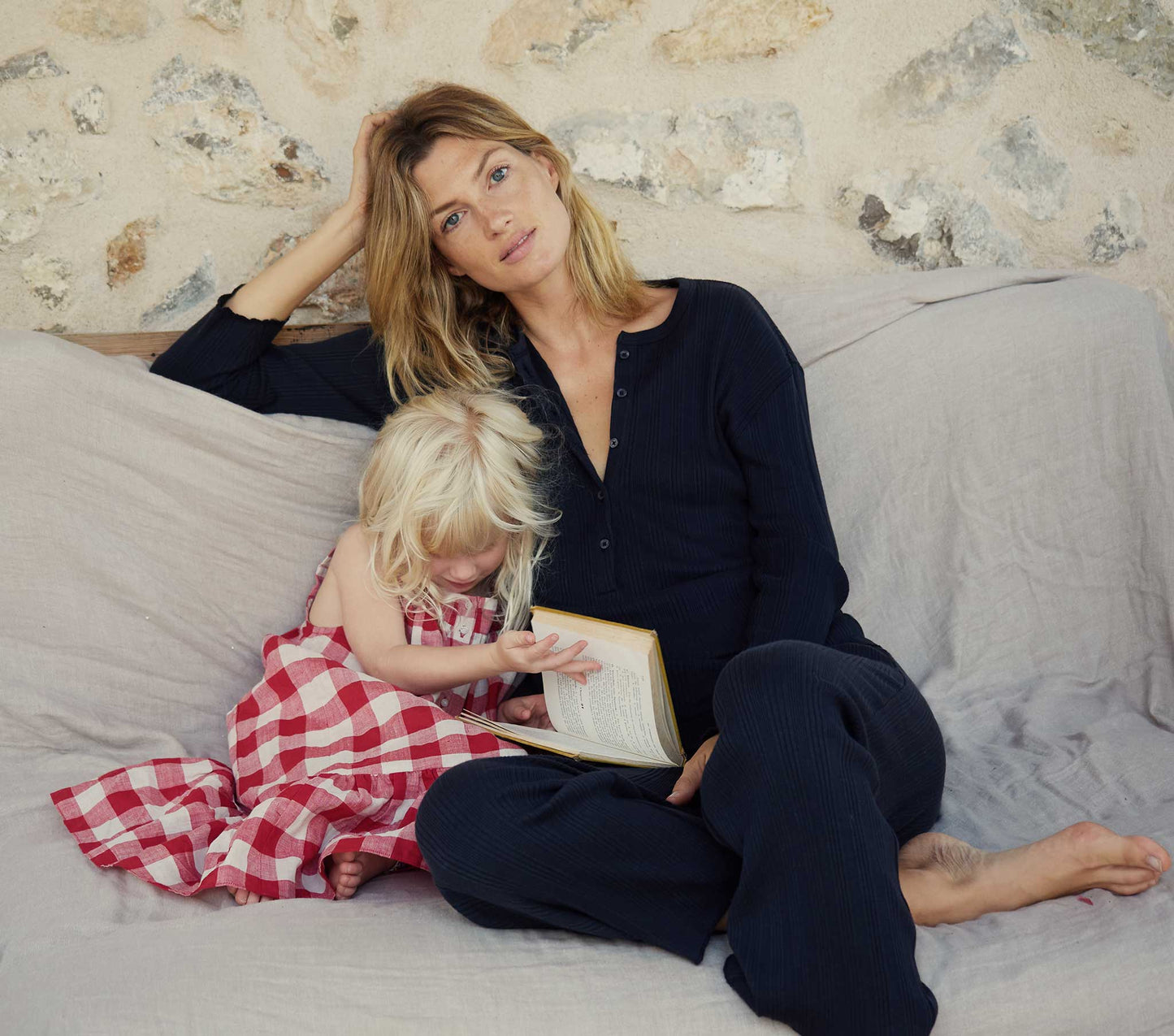 HMD -- THEA TEE -- NAVY