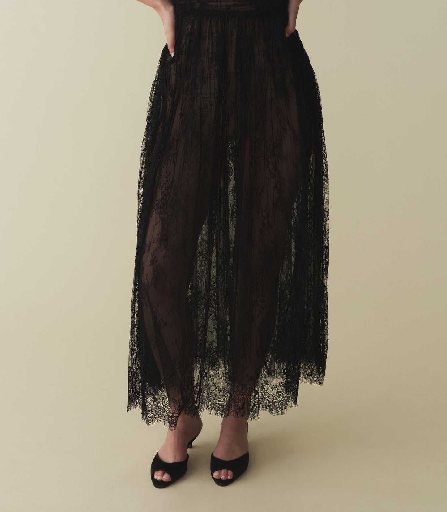 HMD -- PAMELINA DRESS -- BLACK LACE