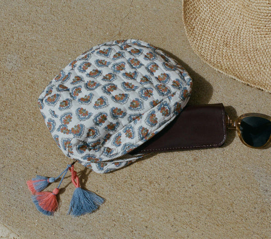 HMD -- HOLLOWAY PETITE QUILTED POUCH -- SEA SALT BEDFORD PAISLEY