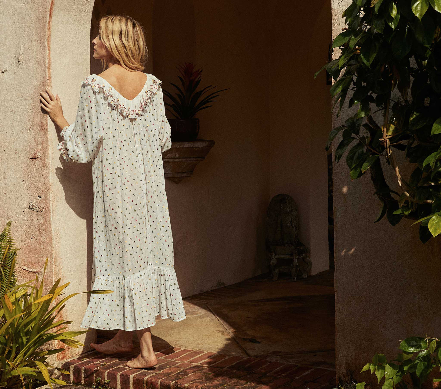 HMD -- SOLARIS NIGHTGOWN -- CREAM WILDFLOWER EMBROIDERY