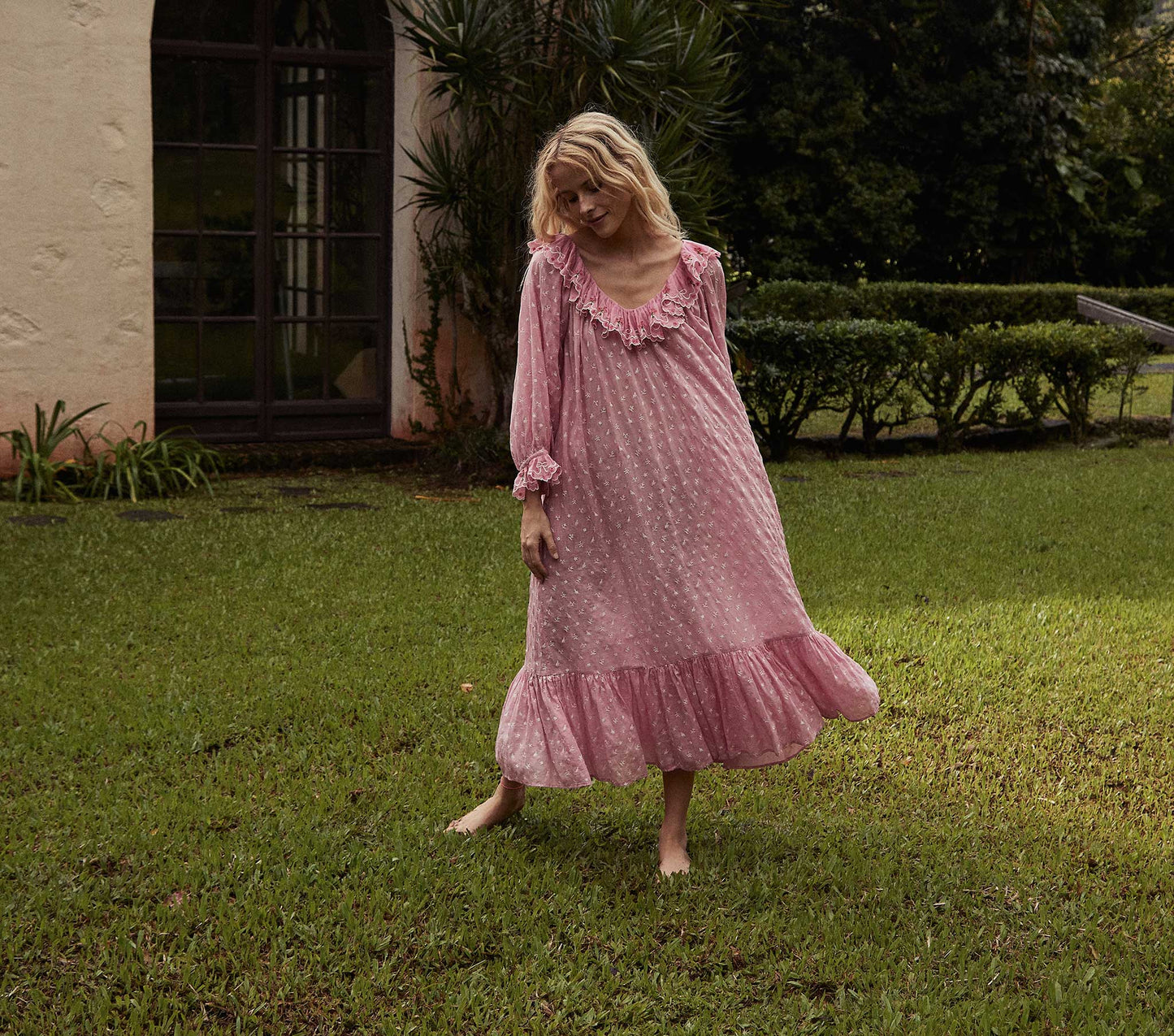 HMD -- SOLARIS NIGHTGOWN -- PINK WILDFLOWER EMBROIDERY