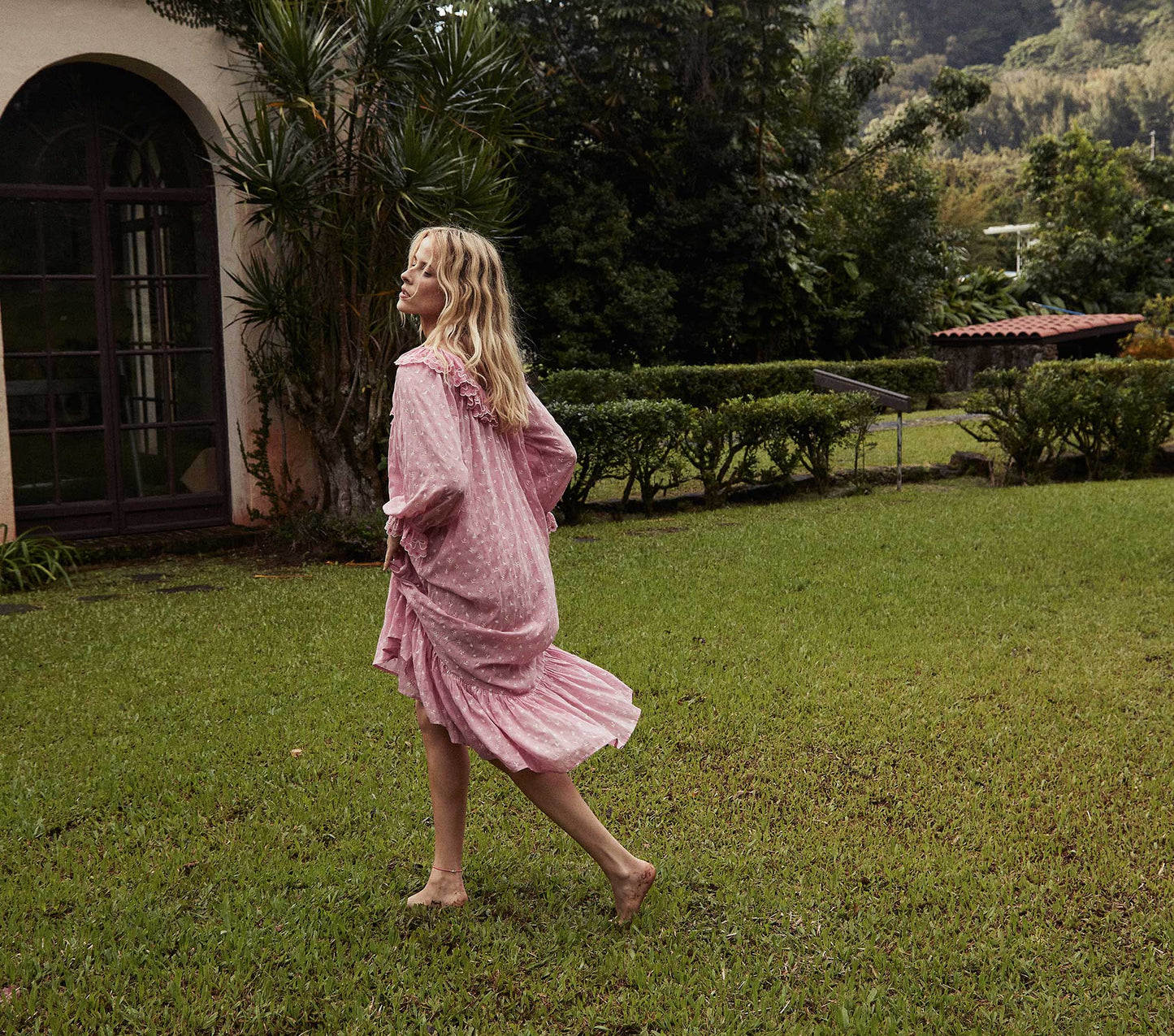 HMD -- SOLARIS NIGHTGOWN -- PINK WILDFLOWER EMBROIDERY