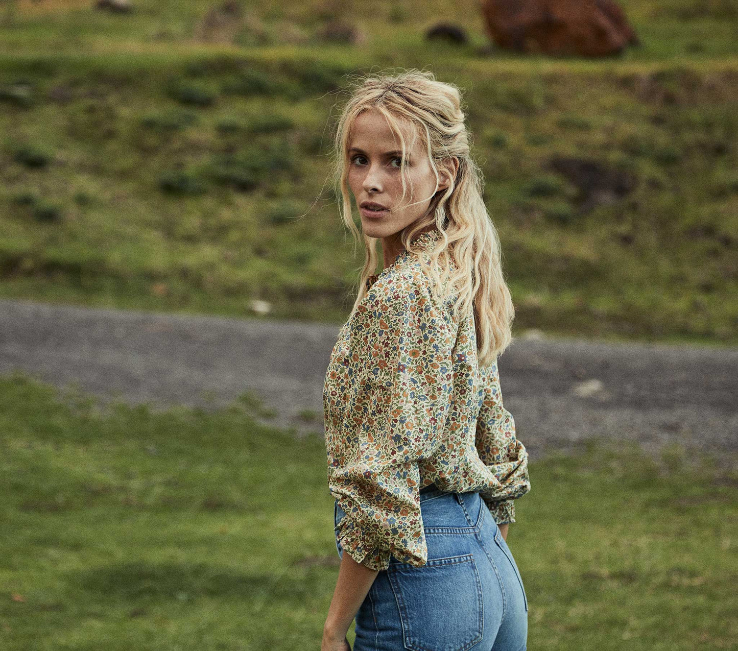 HMD -- SWAN TOP -- SUNSHINE POPPY BELL FLORAL