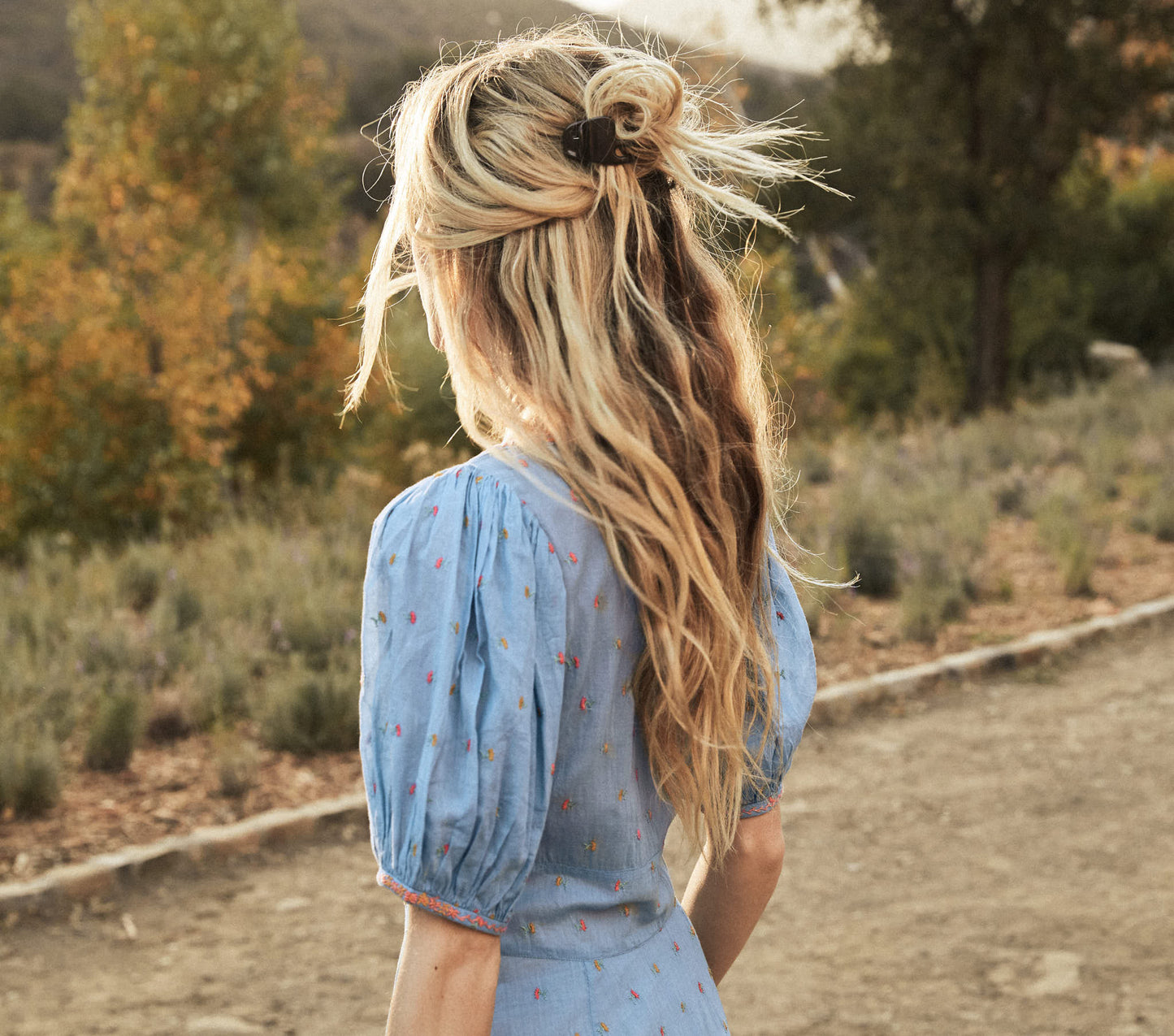 HMD -- TETRA DRESS -- CIEL CARNATION EMBROIDERY