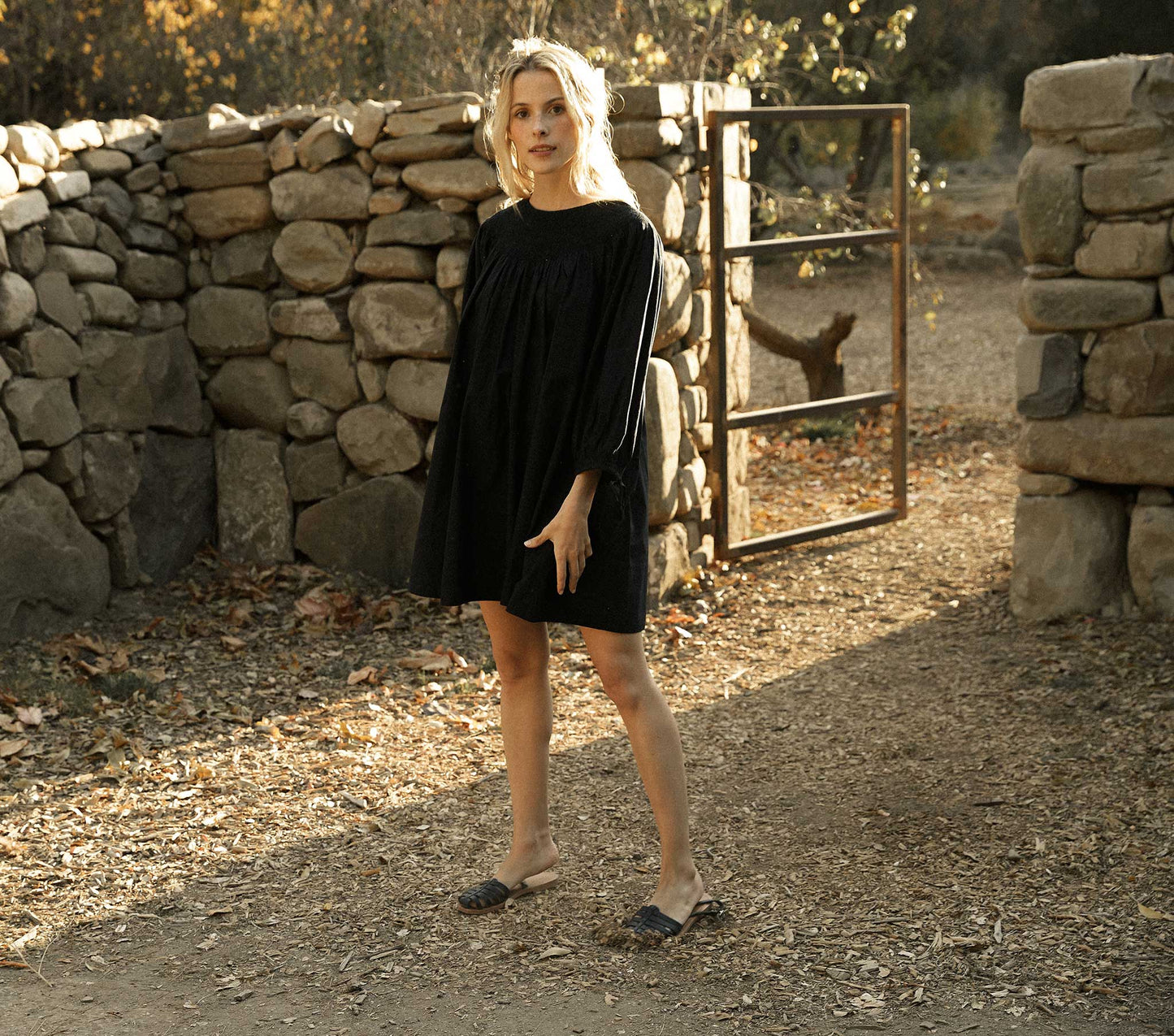 HMD -- THEDA DRESS -- BLACK