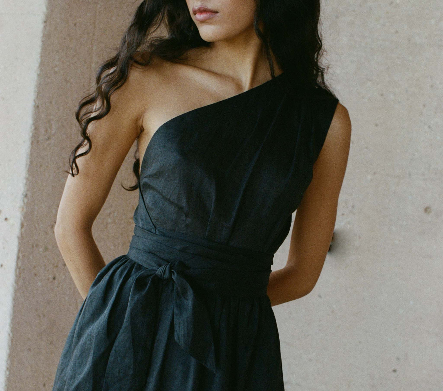 HMD -- YVONNE DRESS -- BLACK