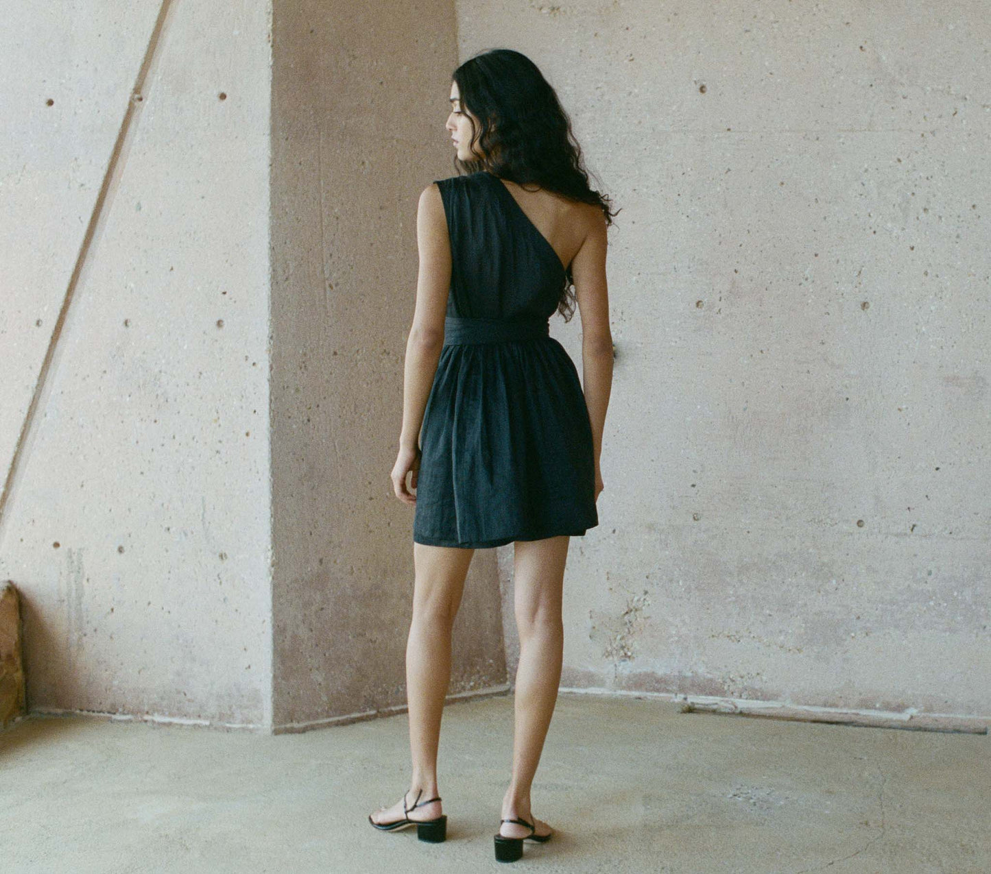 HMD -- YVONNE DRESS -- BLACK