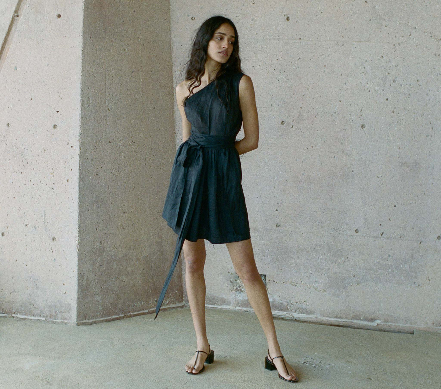 HMD -- YVONNE DRESS -- BLACK