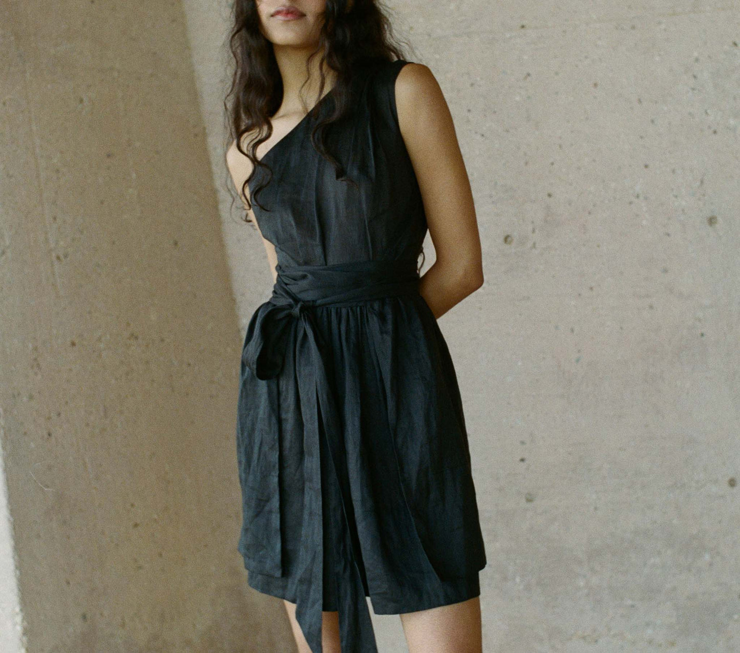 HMD -- YVONNE DRESS -- BLACK