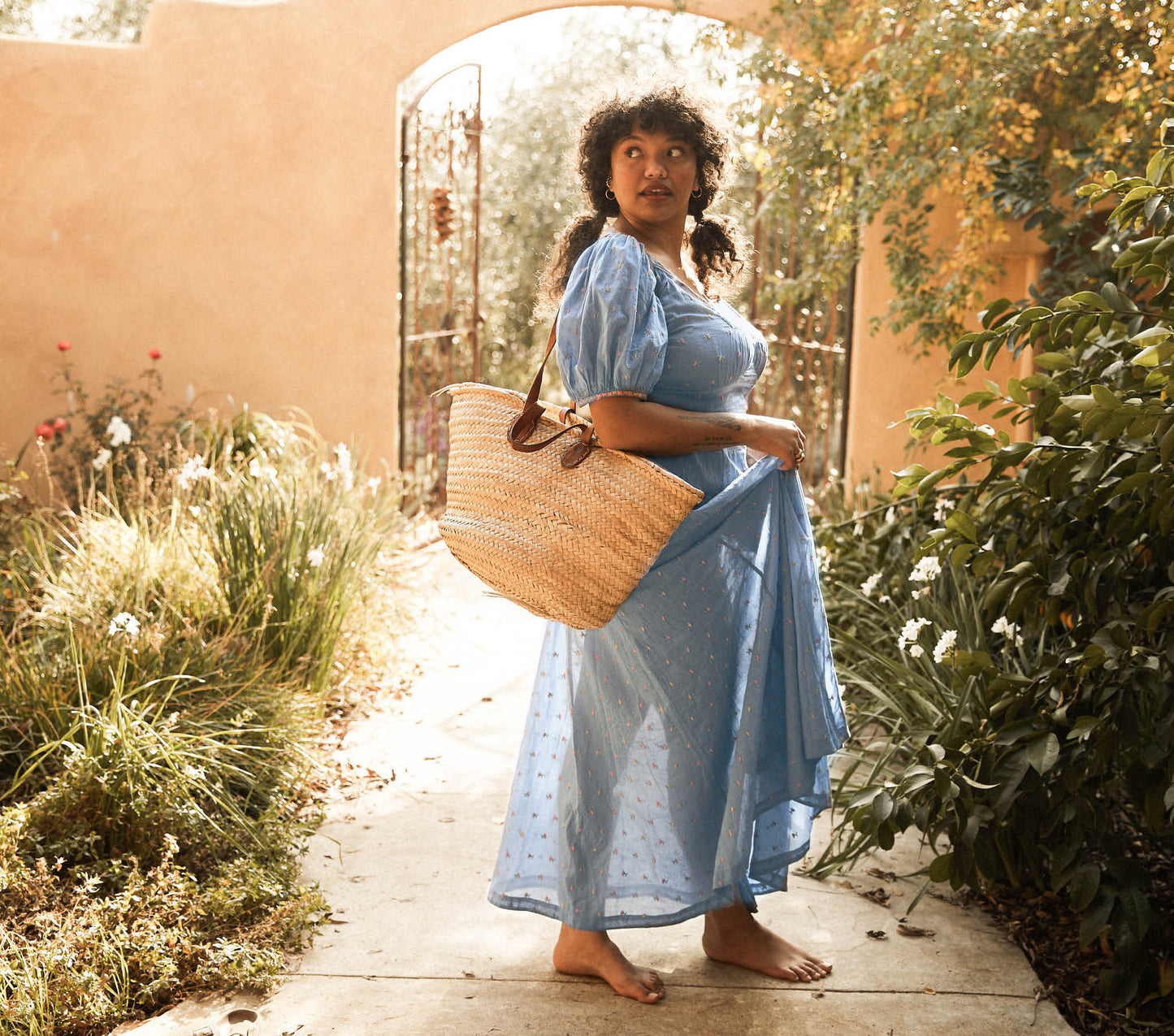 HMD -- TETRA DRESS -- CIEL CARNATION EMBROIDERY