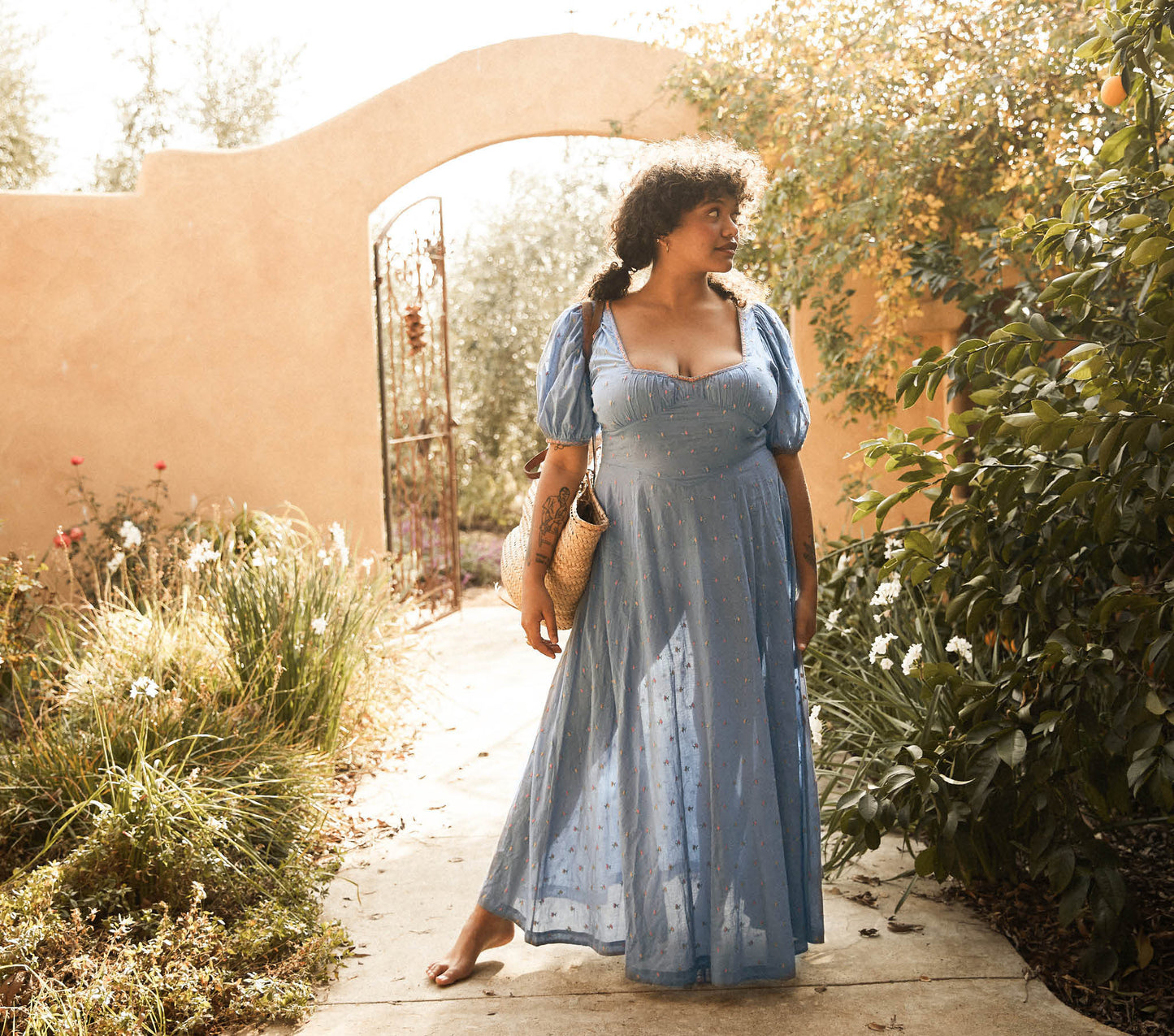 HMD -- TETRA DRESS -- CIEL CARNATION EMBROIDERY